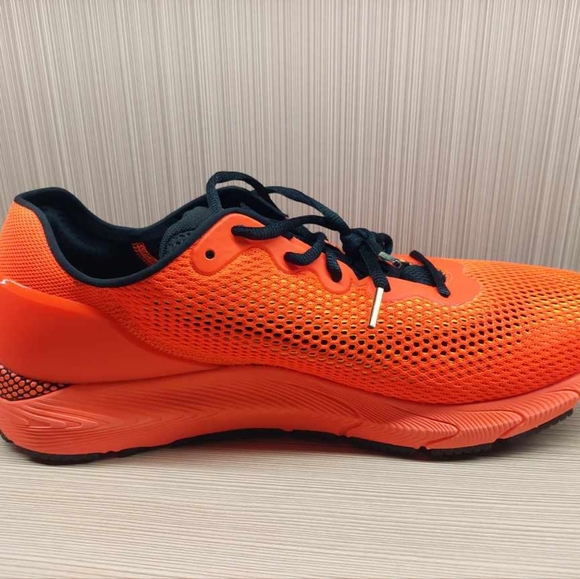 Mens 15 BRAND NEW (without ths box) Orange Under Armour HOVR sneakers. - Picture 2 of 4